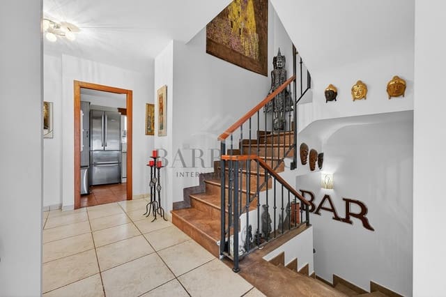 4 bedroom Villa for sale in San Miguel de Abona with garage - € 330,000 (Ref: 9838647)