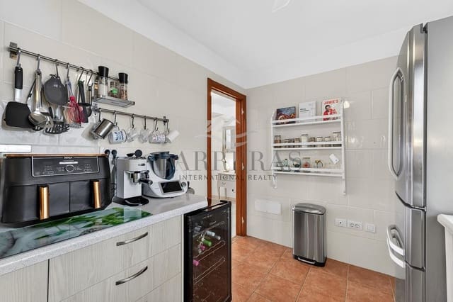 4 bedroom Villa for sale in San Miguel de Abona with garage - € 330,000 (Ref: 9838647)