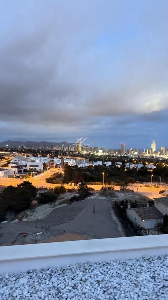 2 slaapkamer Flat te koop in Benidorm met zwembad garage - € 475.000 (Ref: 9889428)