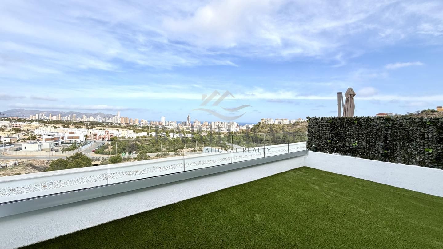 2 slaapkamer Flat te koop in Benidorm met zwembad garage - € 475.000 (Ref: 9889428)
