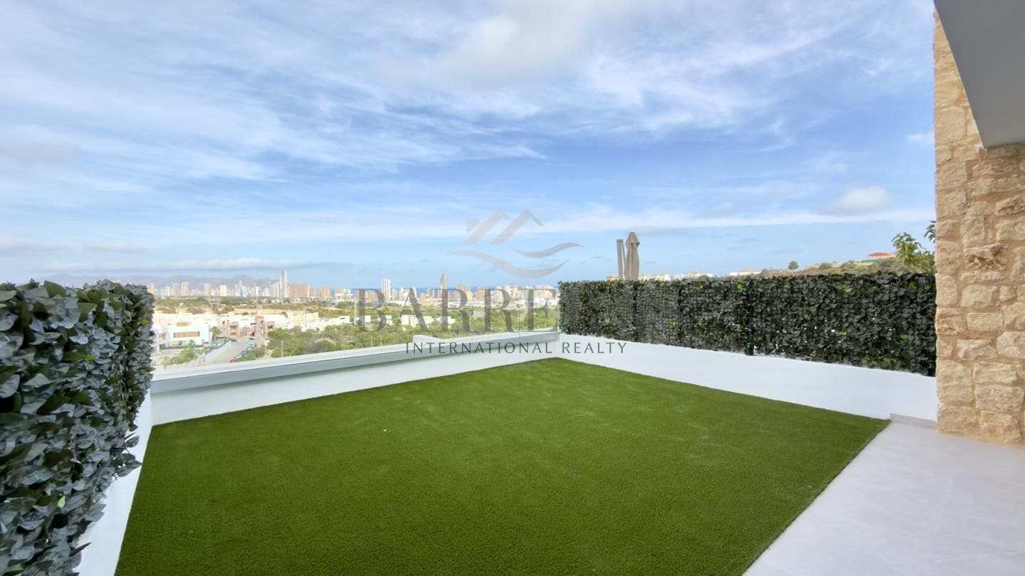 2 slaapkamer Flat te koop in Benidorm met zwembad garage - € 475.000 (Ref: 9889428)