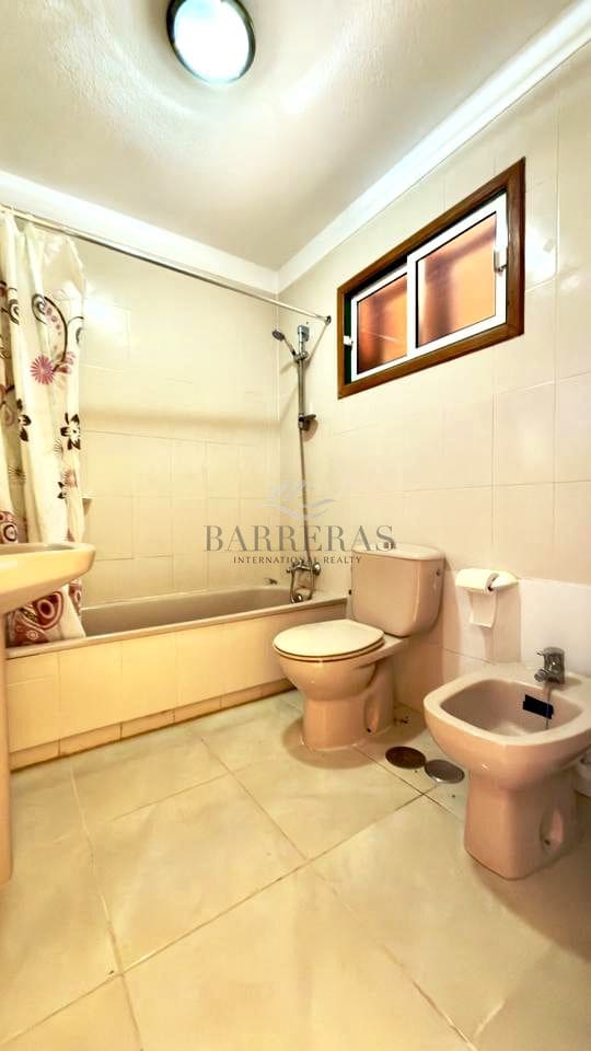 1 bedroom Flat for sale in Los Cristianos with pool - € 220,000 (Ref: 9973972)