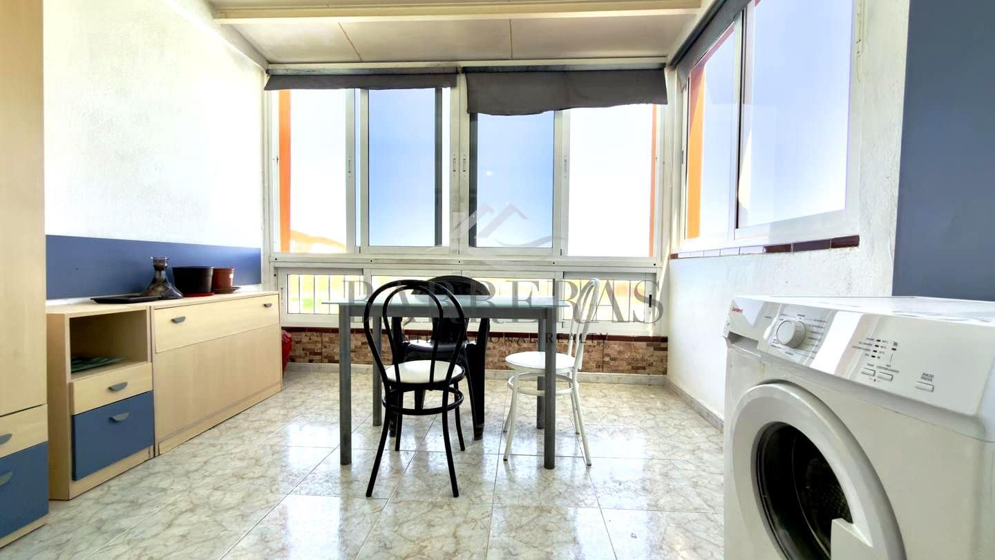 1 bedroom Flat for sale in Los Cristianos with pool - € 220,000 (Ref: 9973972)