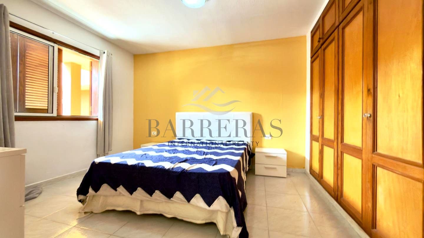 1 bedroom Flat for sale in Los Cristianos with pool - € 220,000 (Ref: 9973972)
