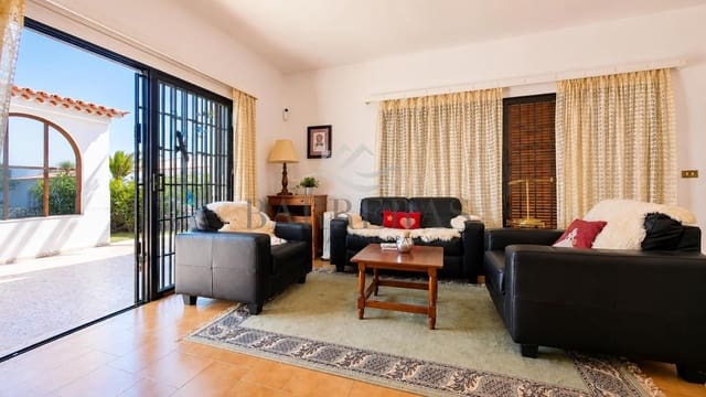 3 soveværelse Villa til salg i Costa del Silencio, Arona med swimmingpool garage - € 470.000 (Ref: 9996407)