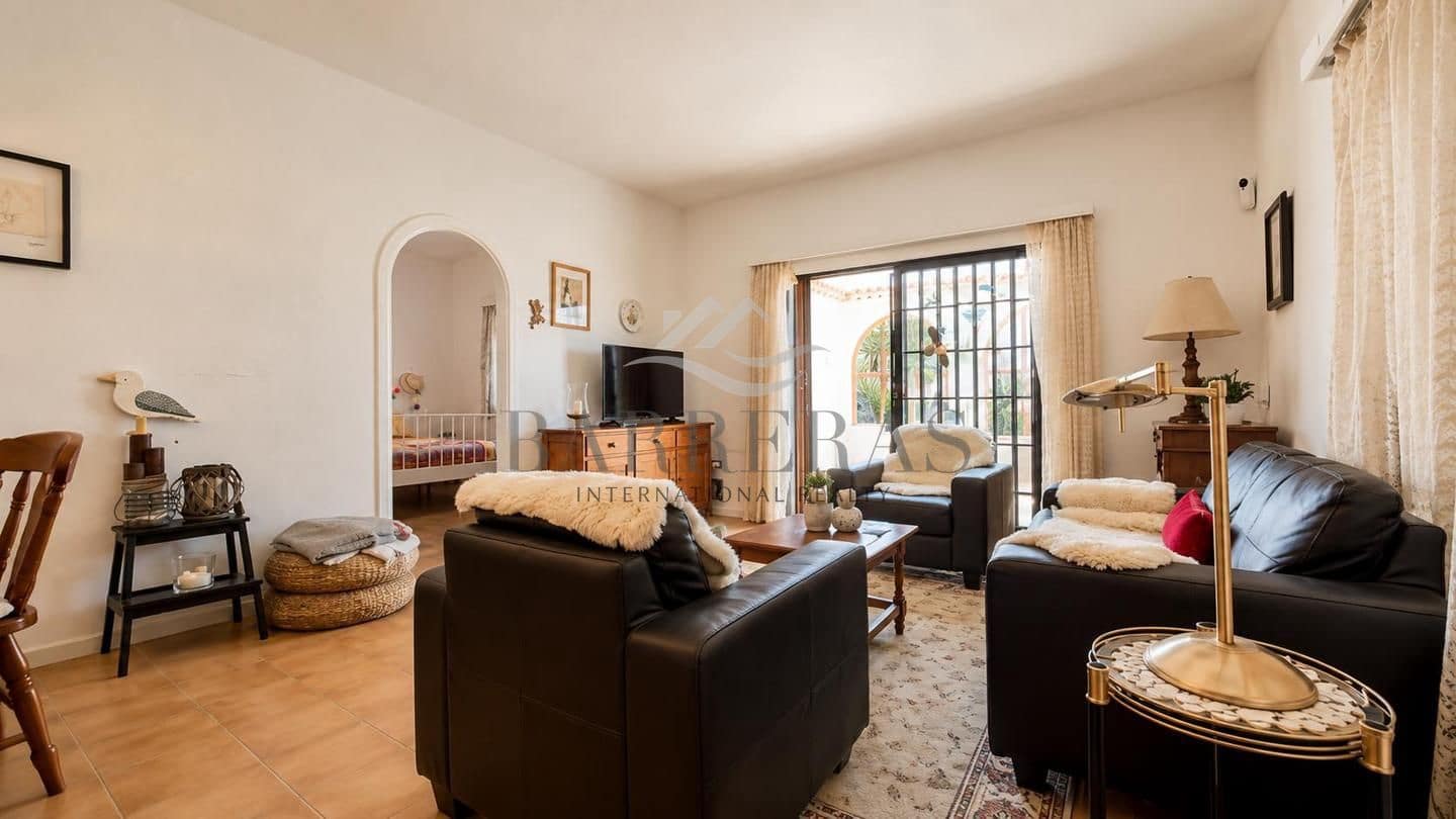 3 soveværelse Villa til salg i Costa del Silencio med swimmingpool garage - € 470.000 (Ref: 9996407)