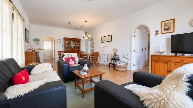 3 soveværelse Villa til salg i Costa del Silencio, Arona med swimmingpool garage - € 470.000 (Ref: 9996407)