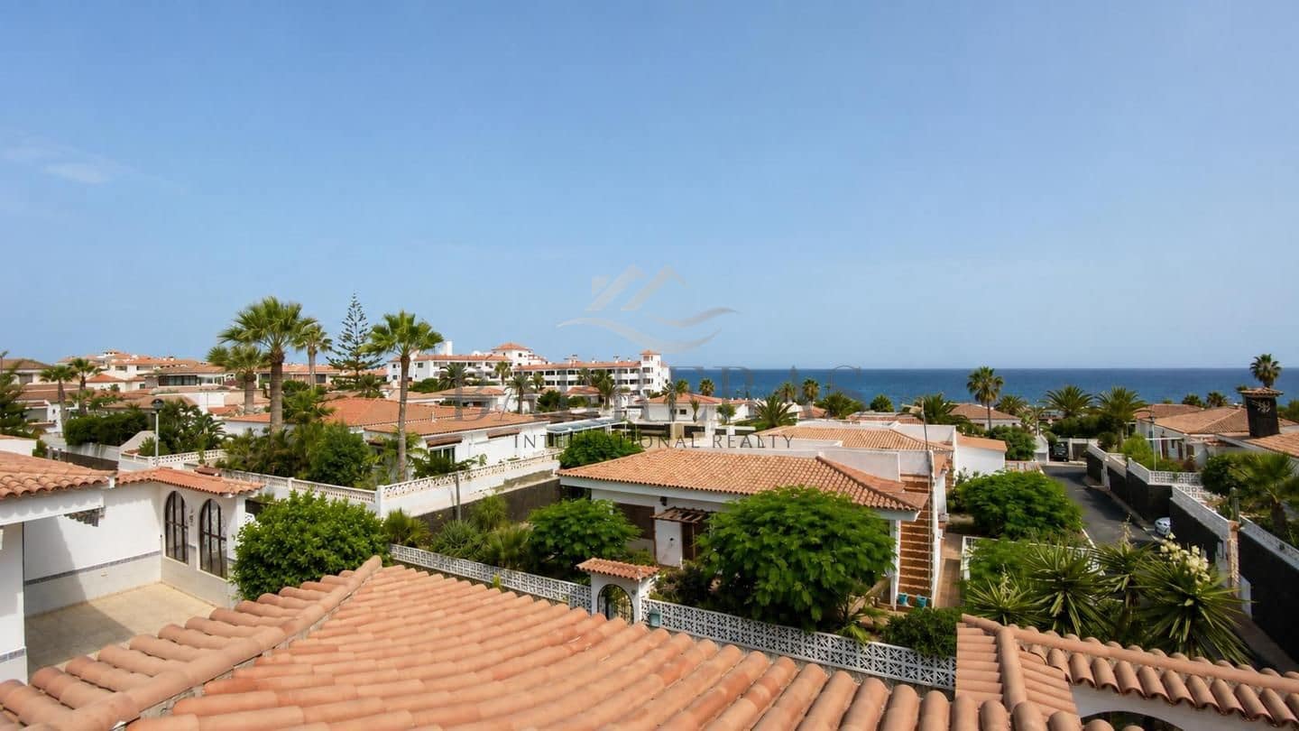3 soveværelse Villa til salg i Costa del Silencio med swimmingpool garage - € 470.000 (Ref: 9996407)