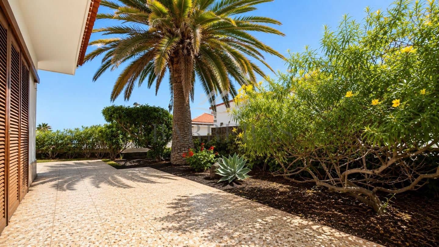 3 soveværelse Villa til salg i Costa del Silencio med swimmingpool garage - € 470.000 (Ref: 9996407)