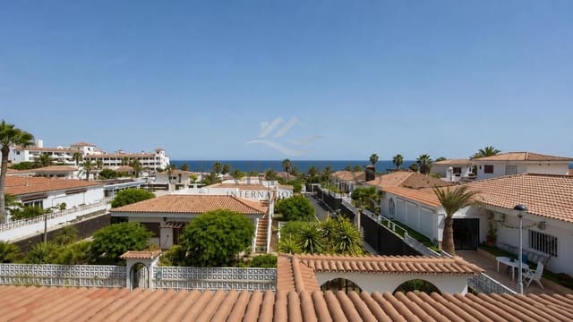 3 soveværelse Villa til salg i Costa del Silencio, Arona med swimmingpool garage - € 470.000 (Ref: 9996407)