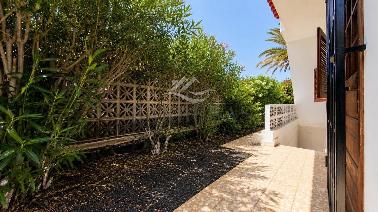 3 soveværelse Villa til salg i Costa del Silencio med swimmingpool garage - € 470.000 (Ref: 9996407)
