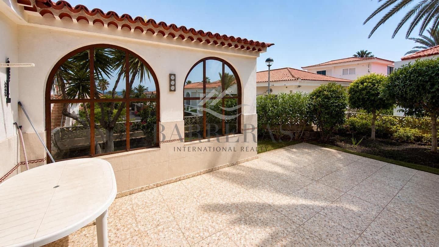 3 soveværelse Villa til salg i Costa del Silencio med swimmingpool garage - € 470.000 (Ref: 9996407)