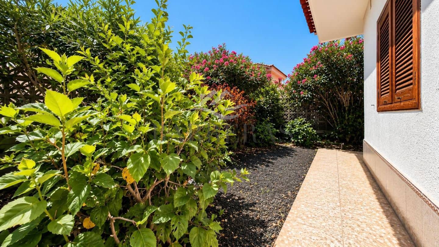 3 soveværelse Villa til salg i Costa del Silencio med swimmingpool garage - € 470.000 (Ref: 9996407)