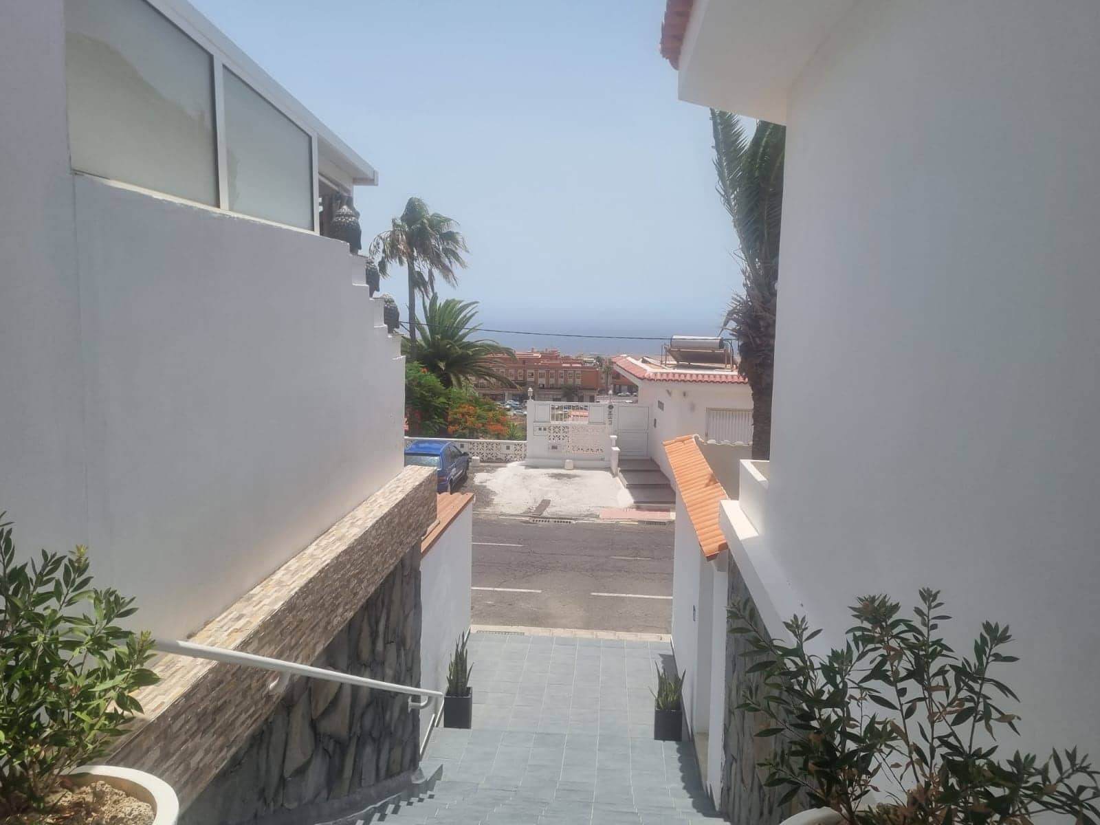 3 bedroom Villa for sale in San Isidro de Abona with pool garage - € 670,000 (Ref: 10004408)