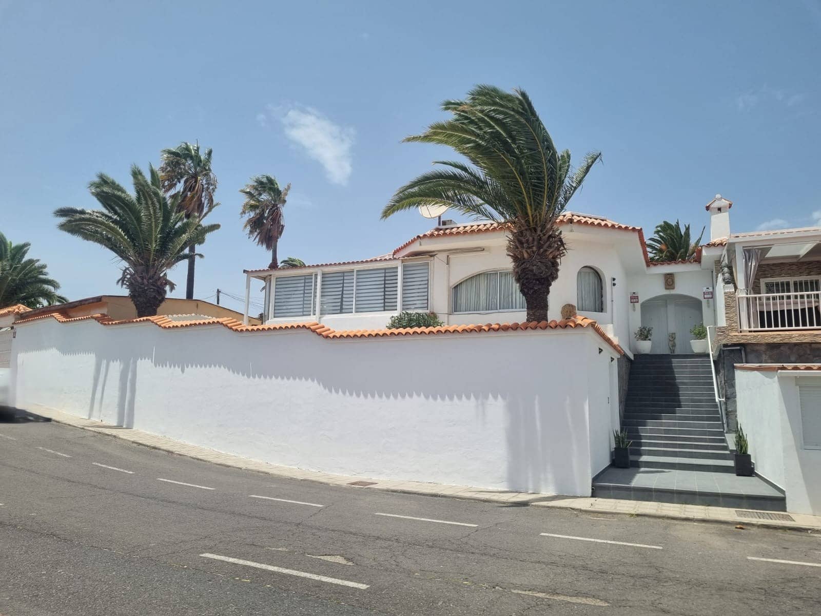 3 bedroom Villa for sale in San Isidro de Abona with pool garage - € 670,000 (Ref: 10004408)