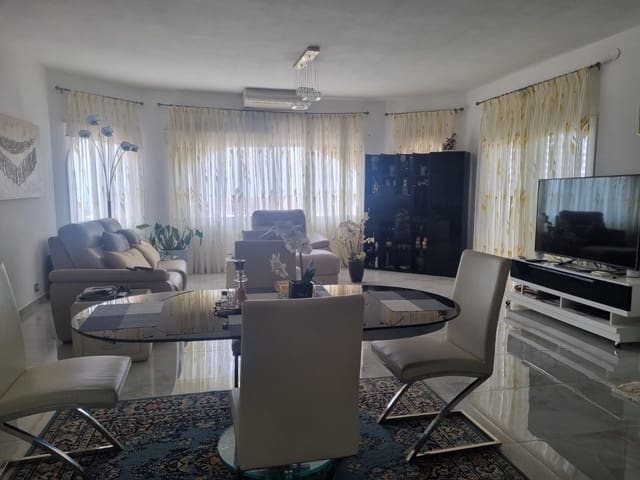 3 bedroom Villa for sale in San Isidro de Abona, Granadilla de Abona with pool garage - € 670,000 (Ref: 10004408)