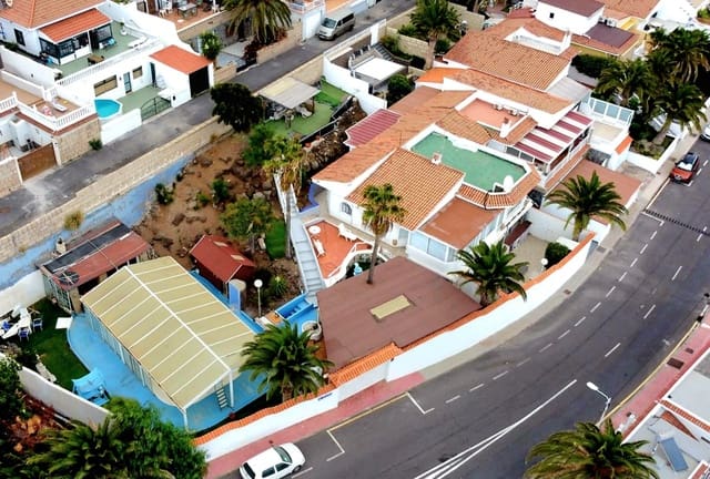 4 Zimmer Villa zu verkaufen in San Isidro de Abona, Granadilla de Abona mit Pool Garage - 670.000 € (Ref: 10004408)