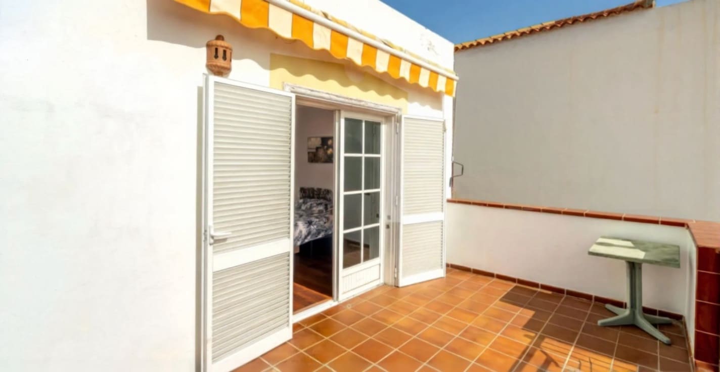 3 soverom Hus til salgs i Costa Adeje med svømmebasseng garasje - € 750 000 (Ref: 9379563)