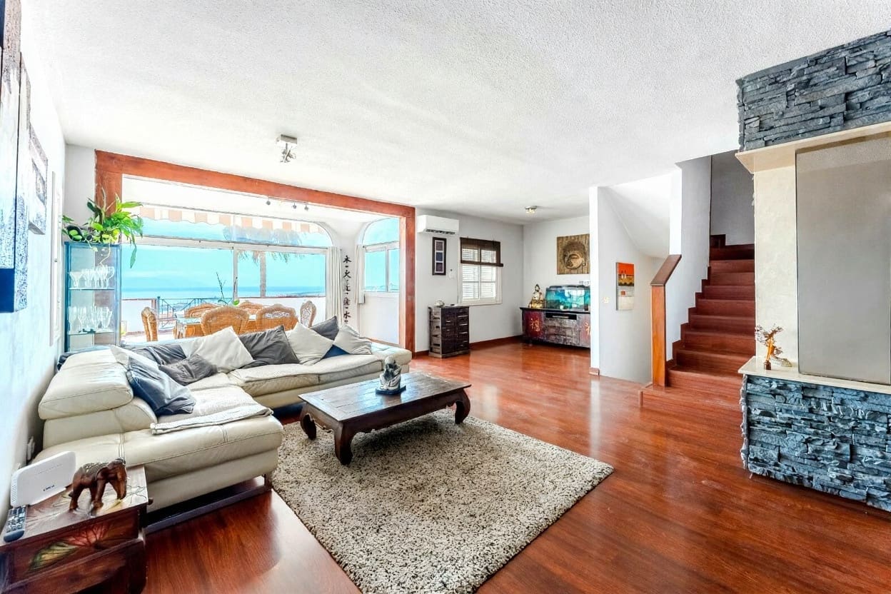 3 soverom Hus til salgs i Costa Adeje med svømmebasseng garasje - € 750 000 (Ref: 9379563)