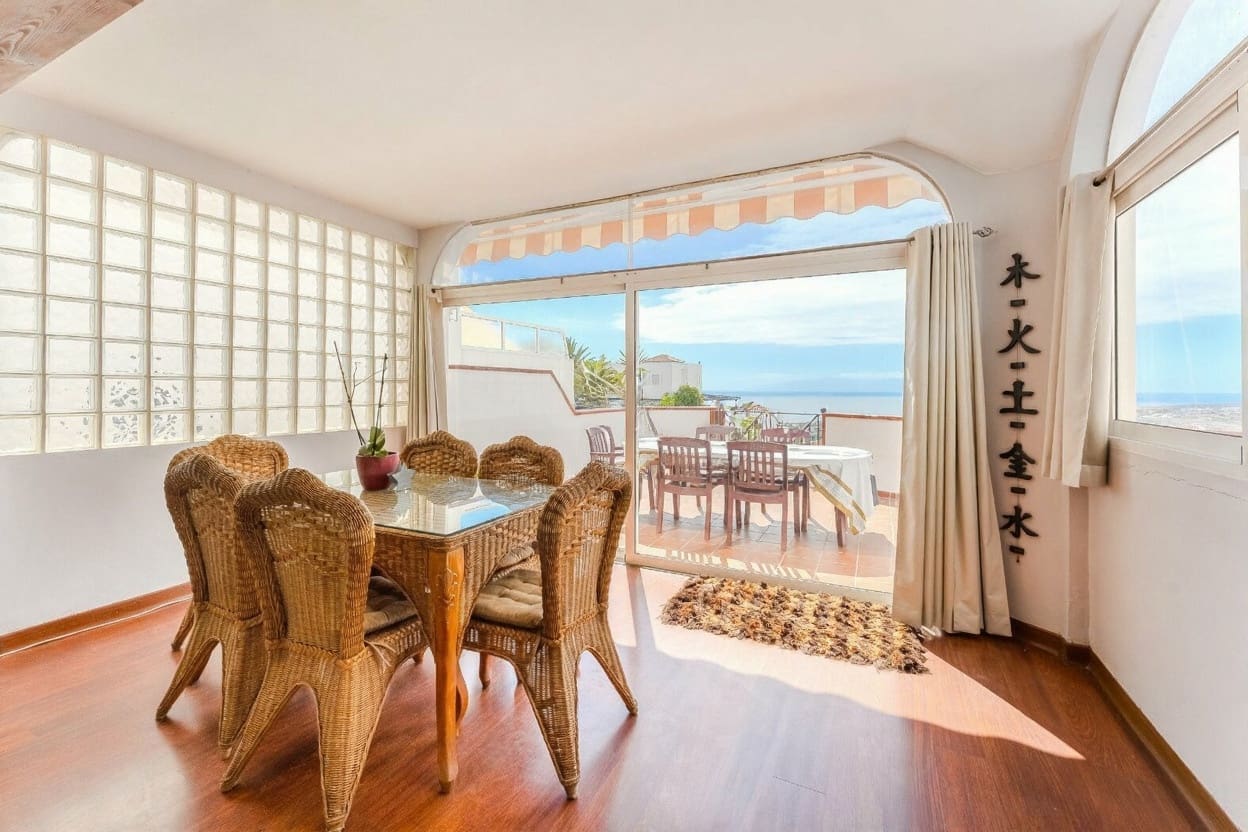 3 soverom Hus til salgs i Costa Adeje med svømmebasseng garasje - € 750 000 (Ref: 9379563)