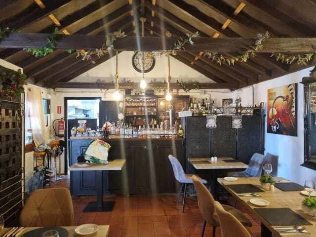 Business for sale in Arona with garage - € 185,000 (Ref: 9383732)