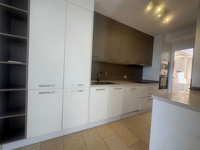 3 bedroom Villa for sale in Costa Adeje, Adeje with garage - € 820,000 (Ref: 9386278)