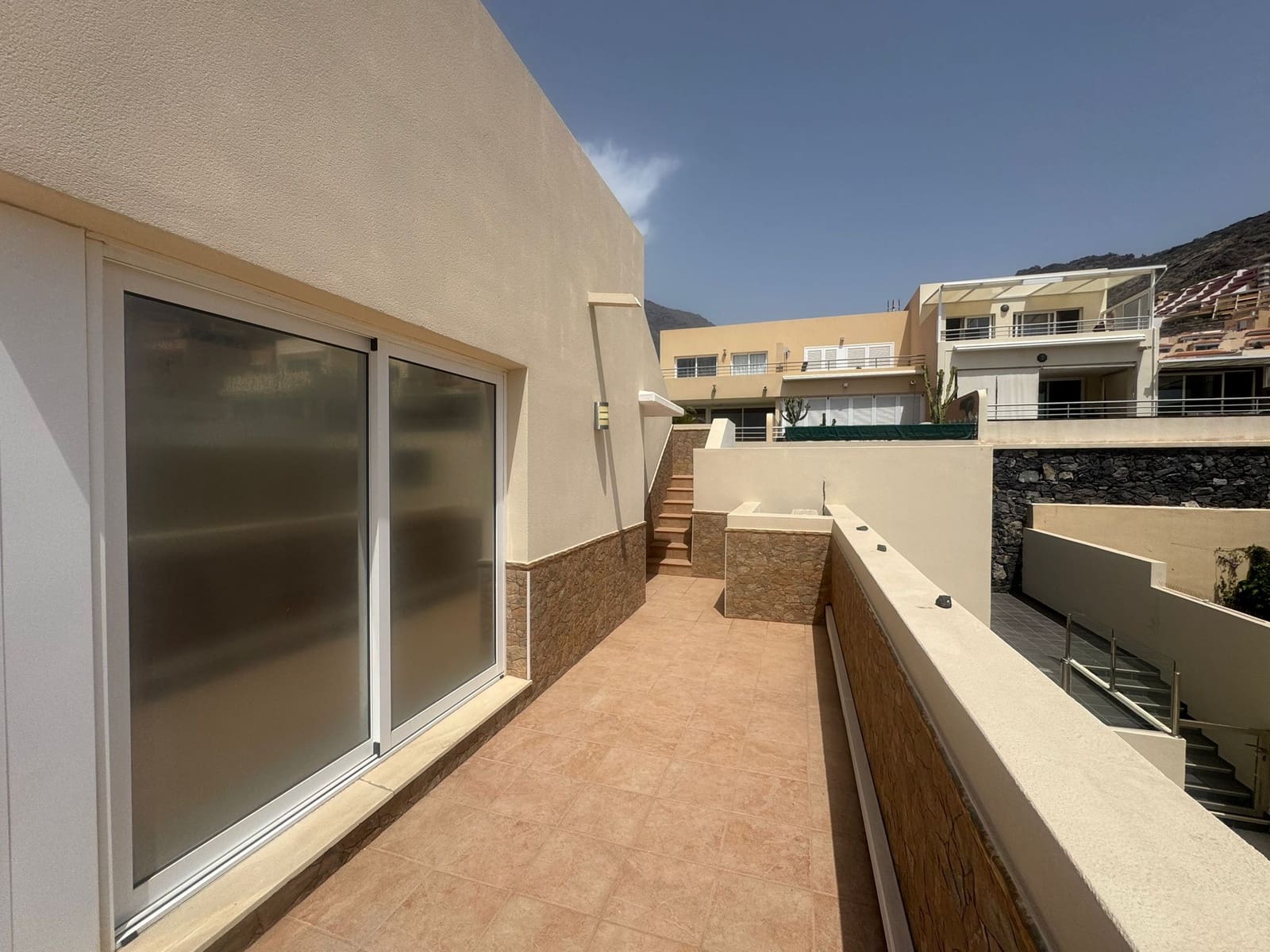 3 bedroom Villa for sale in Costa Adeje with garage - € 820,000 (Ref: 9386278)