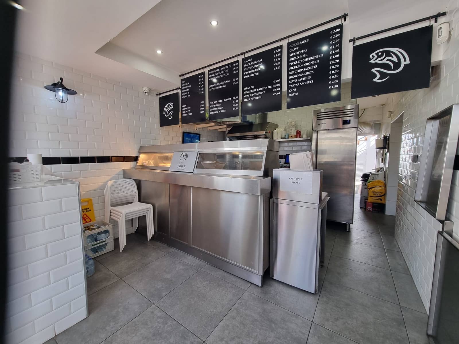 Business for sale in Los Cristianos - € 170,000 (Ref: 9395408)