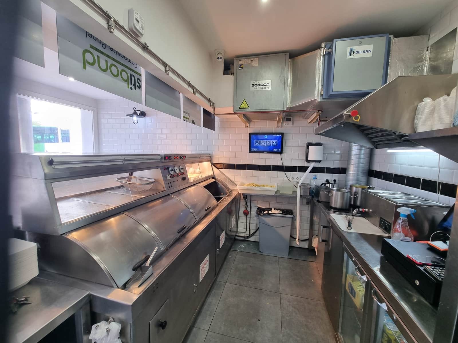 Business for sale in Los Cristianos - € 170,000 (Ref: 9395408)