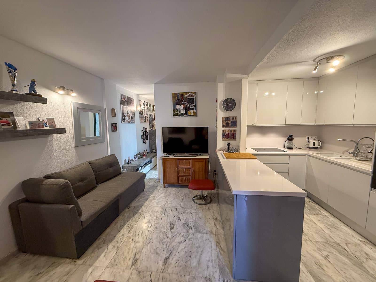 1 soverom Leilighet til salgs i Los Cristianos med svømmebasseng - € 299 950 (Ref: 9541757)