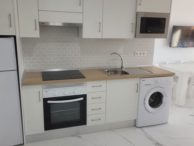 Apartamento de 22 habitaciones en Los Cristianos, Arona en venta con piscina - 330.000 € (Ref: 9747359)