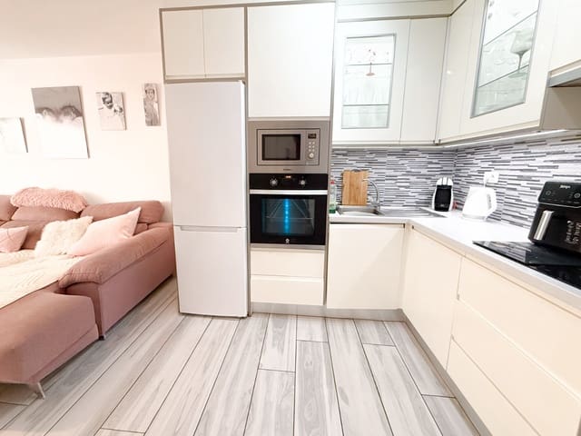 2 soverom Leilighet til salgs i Los Cristianos, Arona med svømmebasseng - € 350 000 (Ref: 9759513)