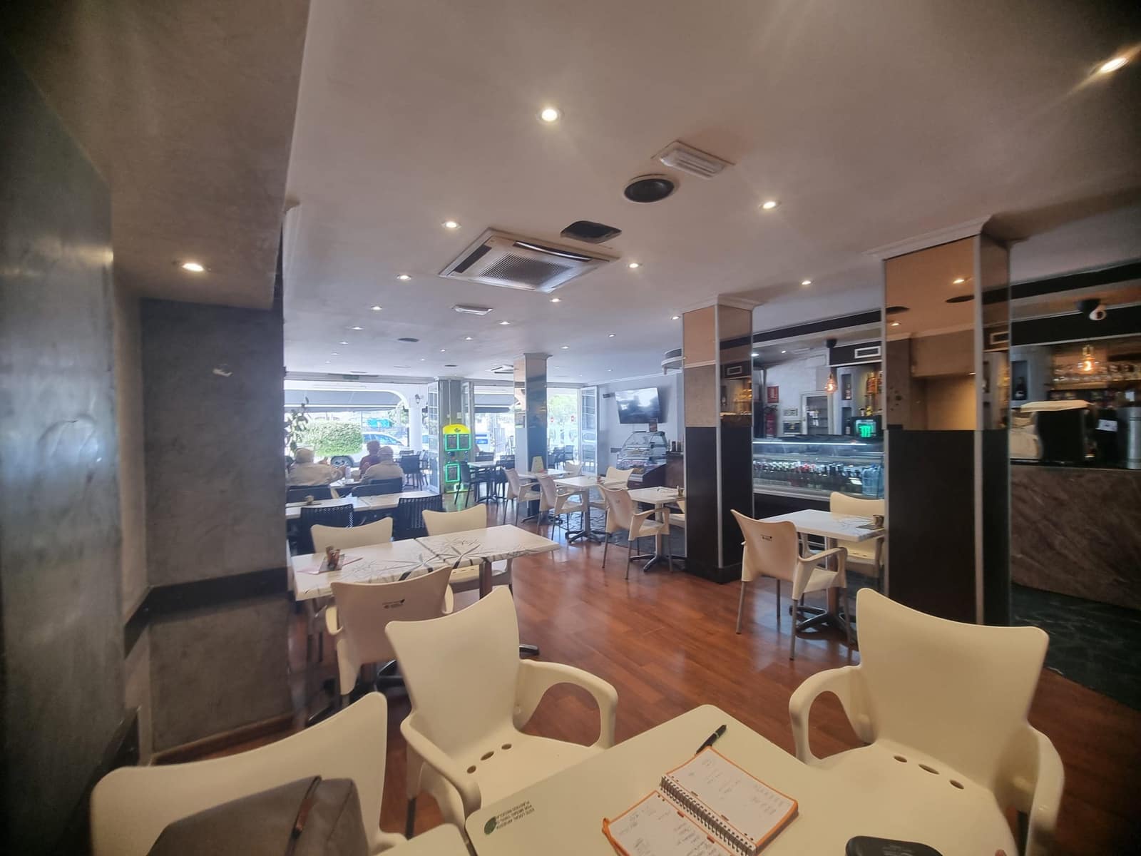 Restaurant/Bar for sale in Playa de las Americas - € 55,000 (Ref: 9826083)