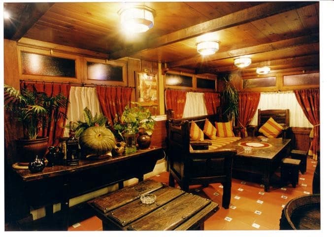 Restaurant/Bar til salg i Nueva Andalucia med garage - € 5.200.000 (Ref: 5168184)