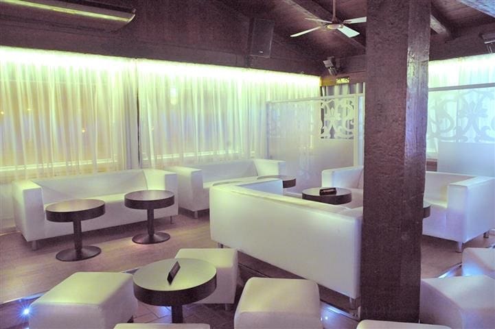 Restaurant/Bar til salg i Nueva Andalucia med garage - € 5.200.000 (Ref: 5168184)