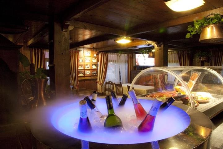 Restaurant/Bar til salg i Nueva Andalucia med garage - € 5.200.000 (Ref: 5168184)