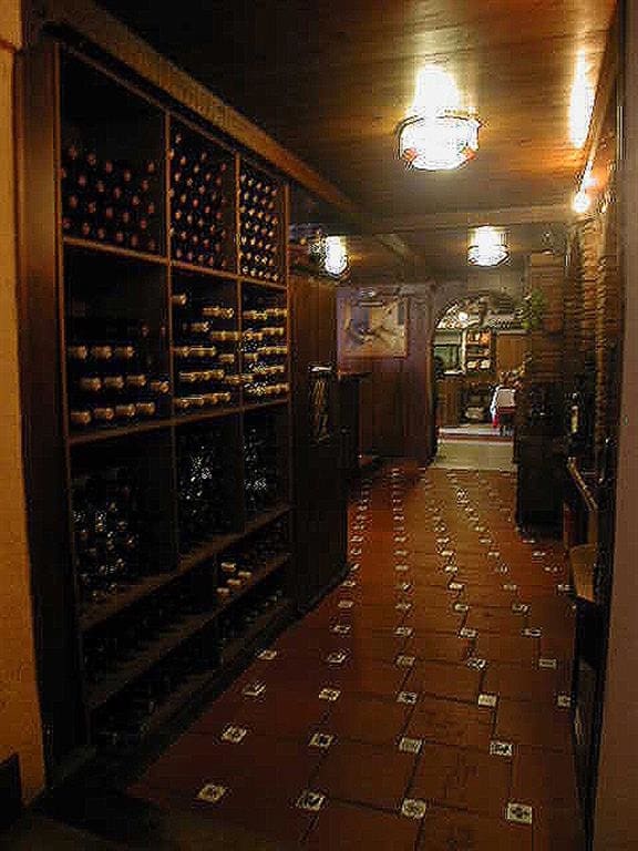 Restaurant/Bar til salg i Nueva Andalucia med garage - € 5.200.000 (Ref: 5168184)