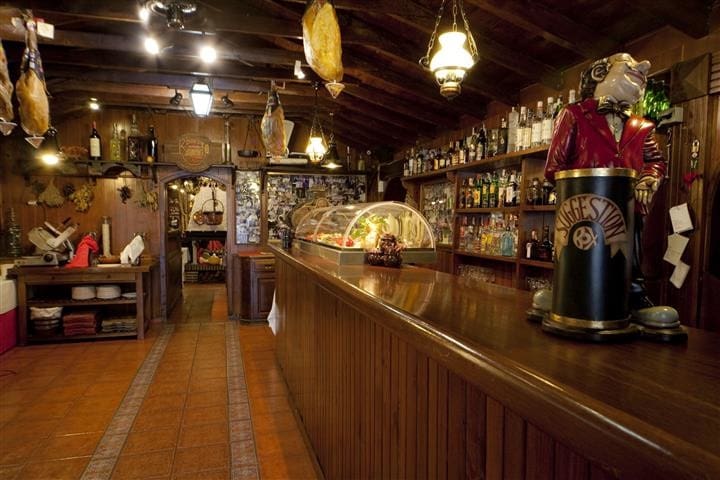 Restaurant/Bar til salg i Nueva Andalucia med garage - € 5.200.000 (Ref: 5168184)