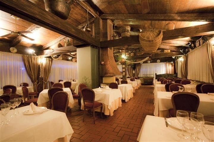 Restaurant/Bar til salg i Nueva Andalucia med garage - € 5.200.000 (Ref: 5168184)