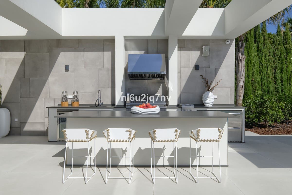 9 soveværelse Villa til salg i Nueva Andalucia med swimmingpool garage - € 11.800.000 (Ref: 5168277)