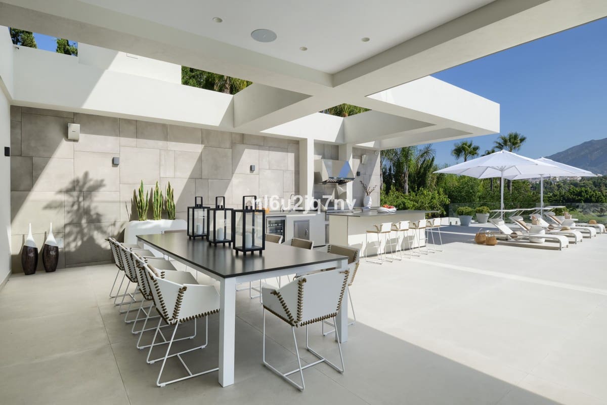 9 soveværelse Villa til salg i Nueva Andalucia med swimmingpool garage - € 11.800.000 (Ref: 5168277)