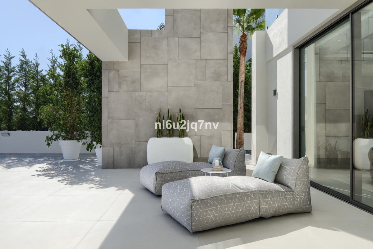 9 soveværelse Villa til salg i Nueva Andalucia med swimmingpool garage - € 11.800.000 (Ref: 5168277)