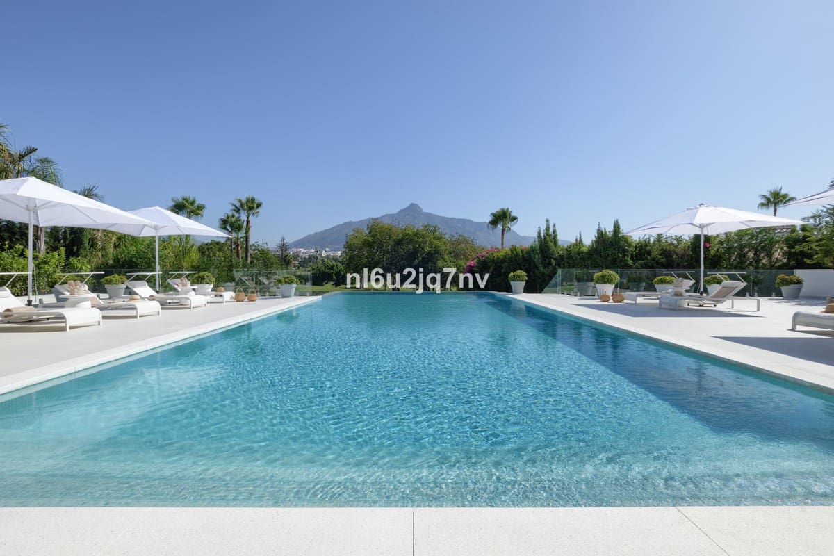 9 soveværelse Villa til salg i Nueva Andalucia med swimmingpool garage - € 11.800.000 (Ref: 5168277)