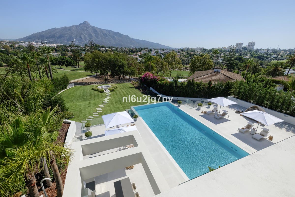 9 soveværelse Villa til salg i Nueva Andalucia med swimmingpool garage - € 11.800.000 (Ref: 5168277)