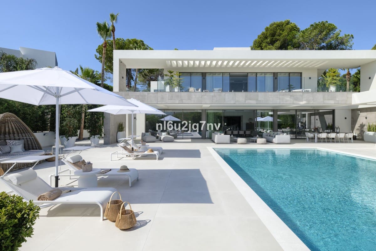 9 soveværelse Villa til salg i Nueva Andalucia med swimmingpool garage - € 11.800.000 (Ref: 5168277)