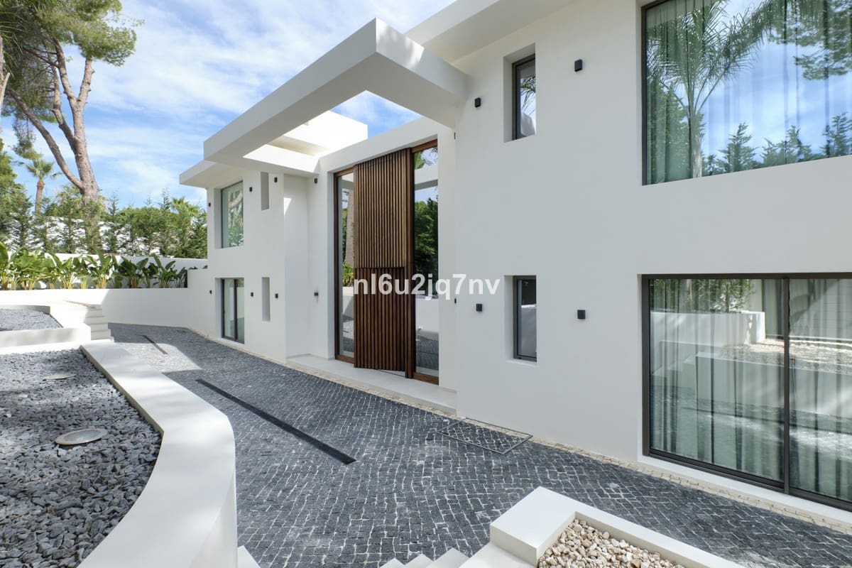 9 soveværelse Villa til salg i Nueva Andalucia med swimmingpool garage - € 11.800.000 (Ref: 5168277)