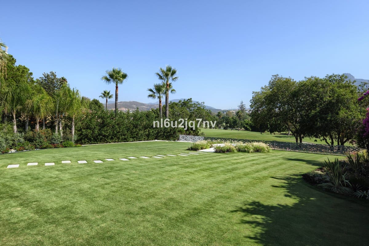 9 soveværelse Villa til salg i Nueva Andalucia med swimmingpool garage - € 11.800.000 (Ref: 5168277)