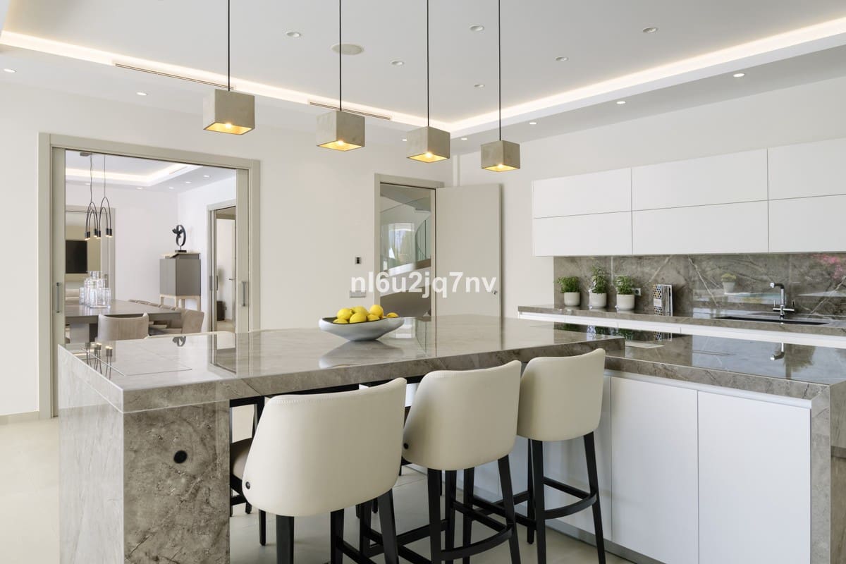 9 soveværelse Villa til salg i Nueva Andalucia med swimmingpool garage - € 11.800.000 (Ref: 5168277)