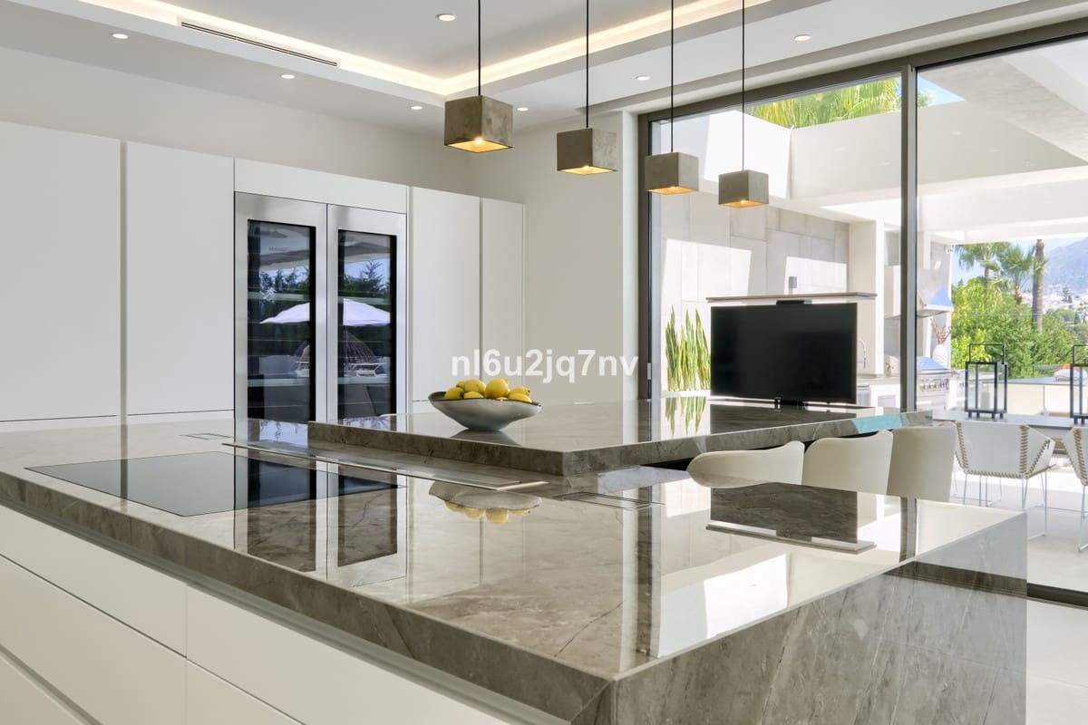 9 soveværelse Villa til salg i Nueva Andalucia med swimmingpool garage - € 11.800.000 (Ref: 5168277)