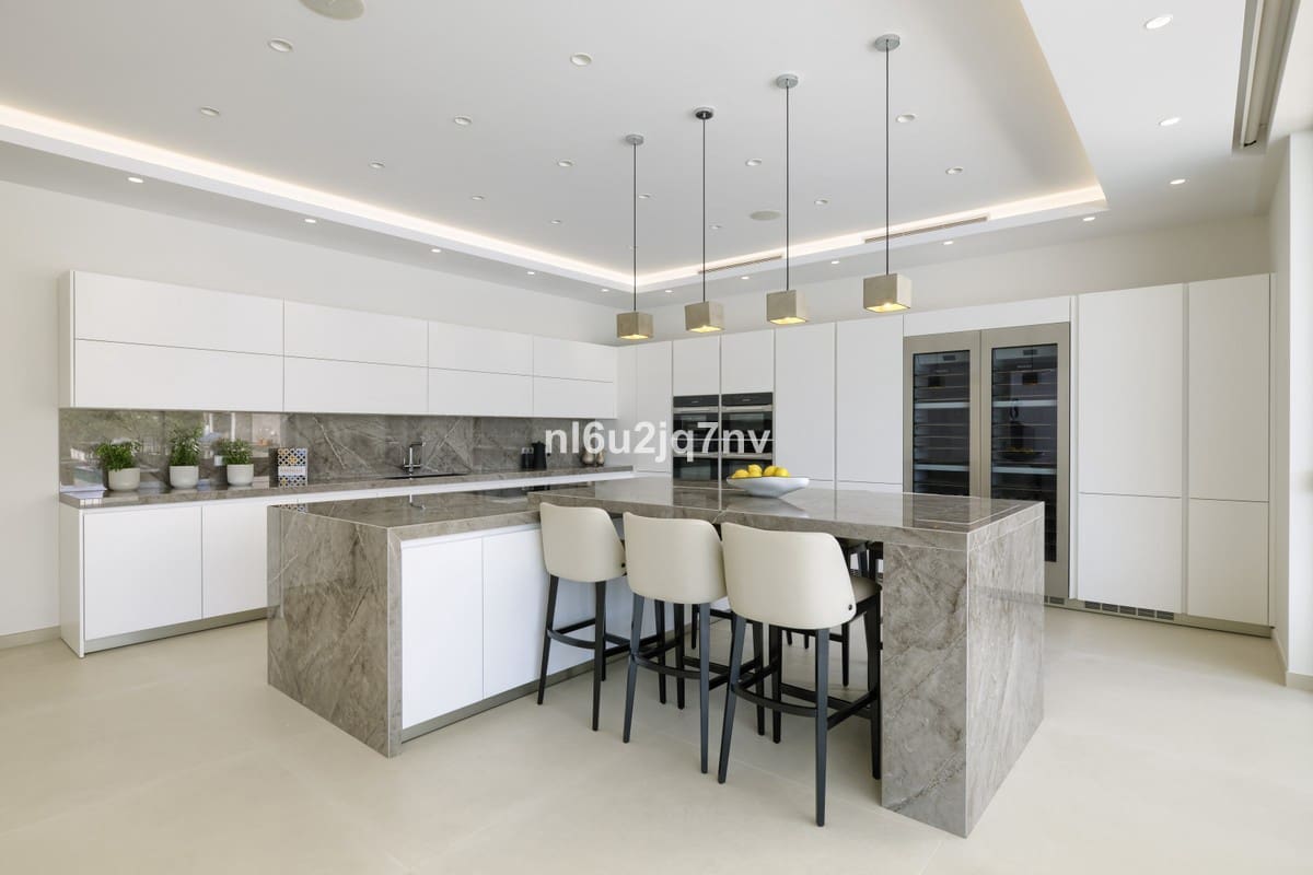 9 soveværelse Villa til salg i Nueva Andalucia med swimmingpool garage - € 11.800.000 (Ref: 5168277)